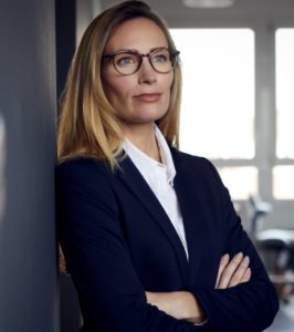 consulente mediobanca che guarda avanti